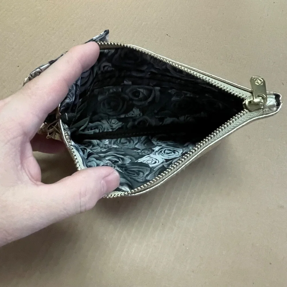 Adrienne‎ Vittadini Phone Wallet Gold Embossed Faux Leather Zipper W/Charger